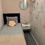 Shespace Apartrooms